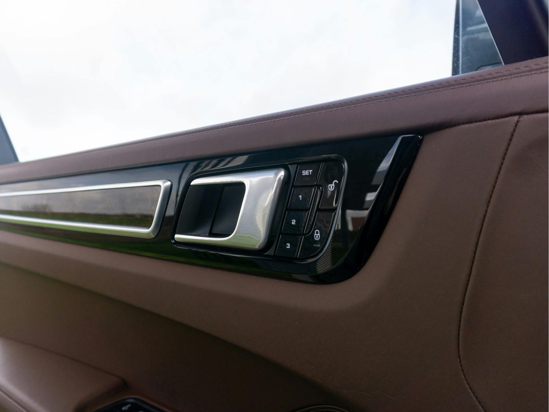 Porsche Cayenne 3.0 E-Hybrid | Bose | Panorama | Chrono | Luchtvering
